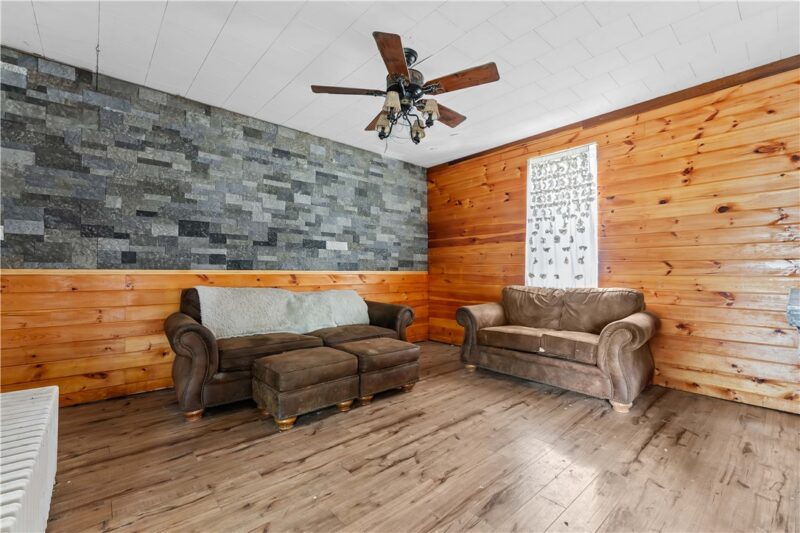 412 Commercial Ave — photo 8