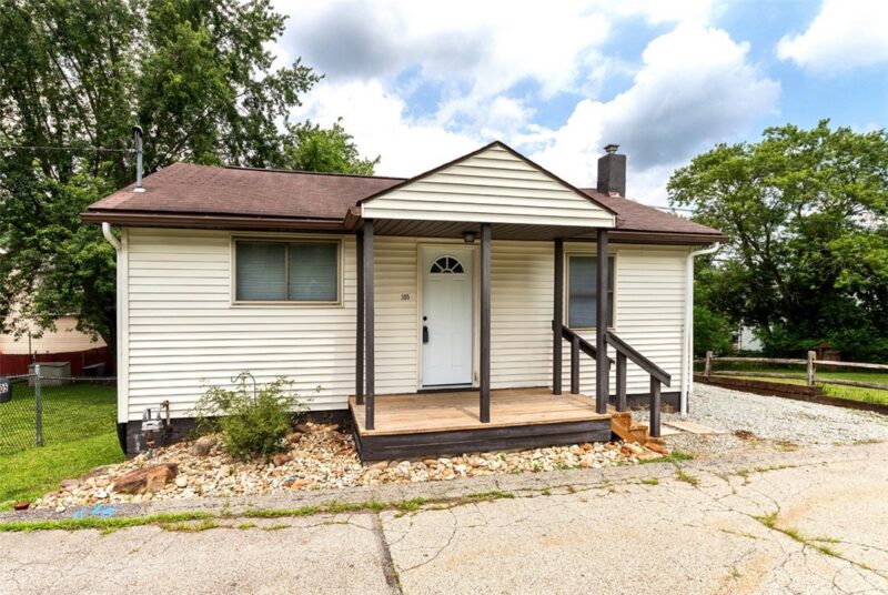 305 Spring Ln — photo 2
