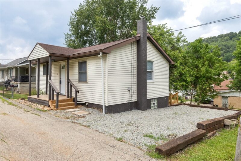 305 Spring Ln — photo 3