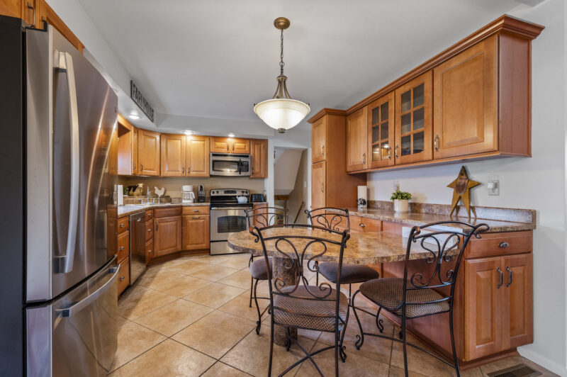 247 Mary DRIVE — photo 2