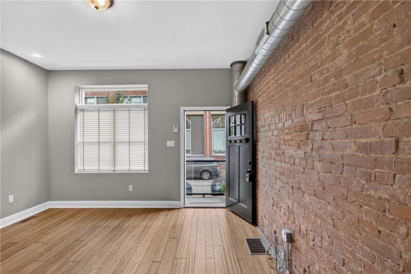 4032 Willow St — photo 2