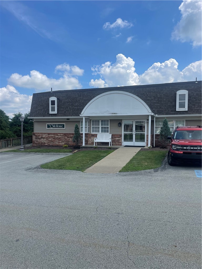 412 Clubhouse Dr — photo 3