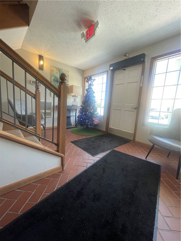 412 Clubhouse Dr — photo 4