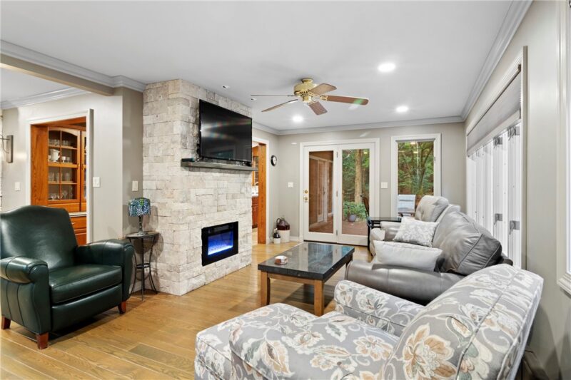 000 Rockton — photo 4