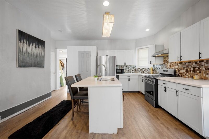 2834 Bedford Ave — photo 8