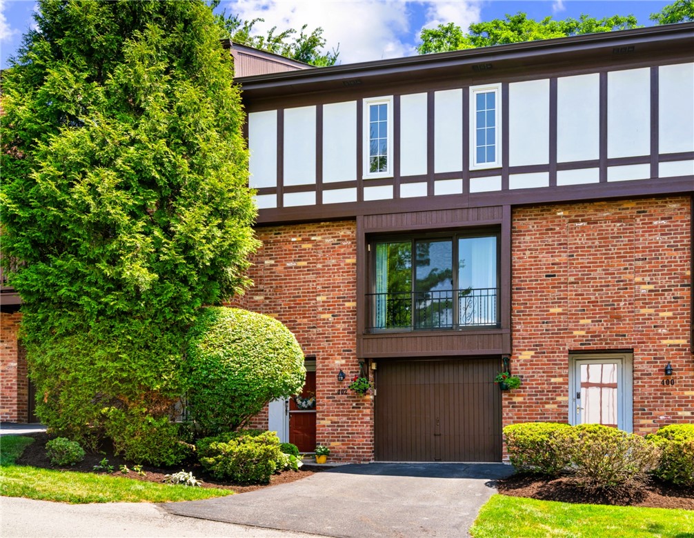 402 Allenberry — photo 1