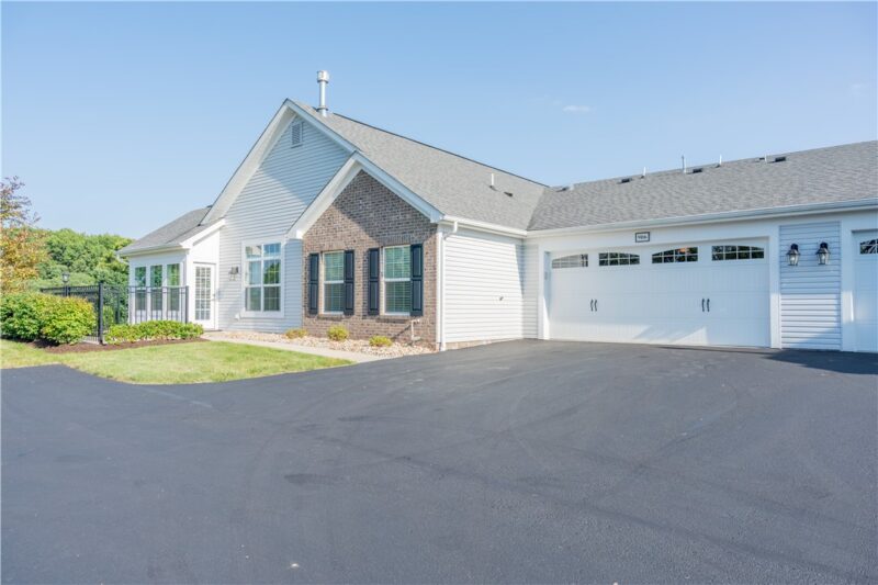 906 Spring Valley Dr — photo 2