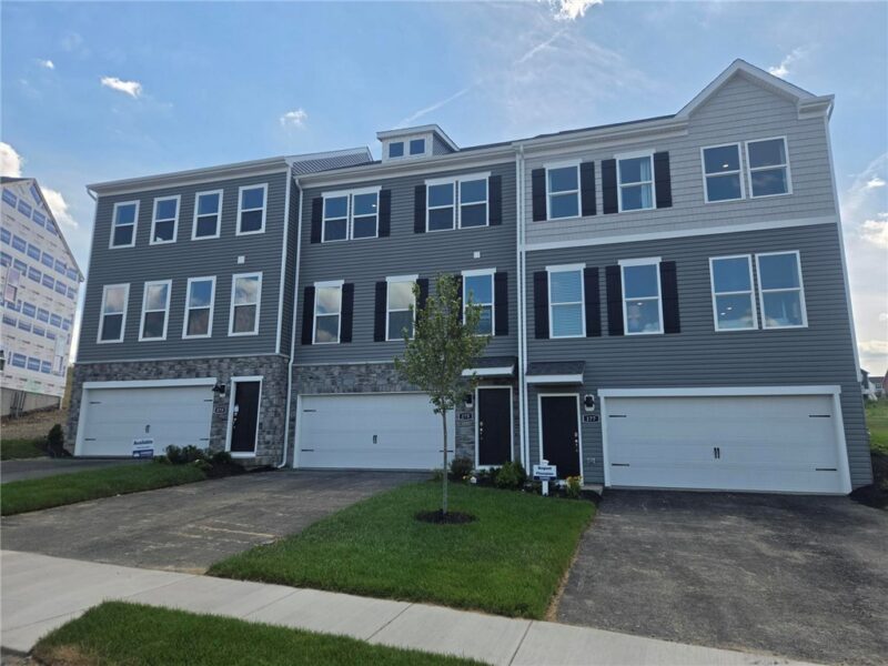 173 Laurel Hills Drive — photo 2