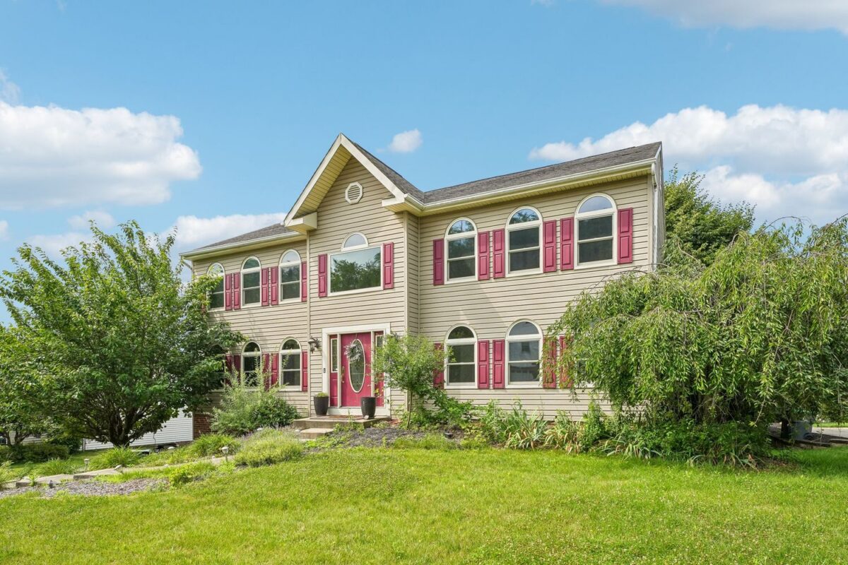 209 Jaclyn Dr — photo 1