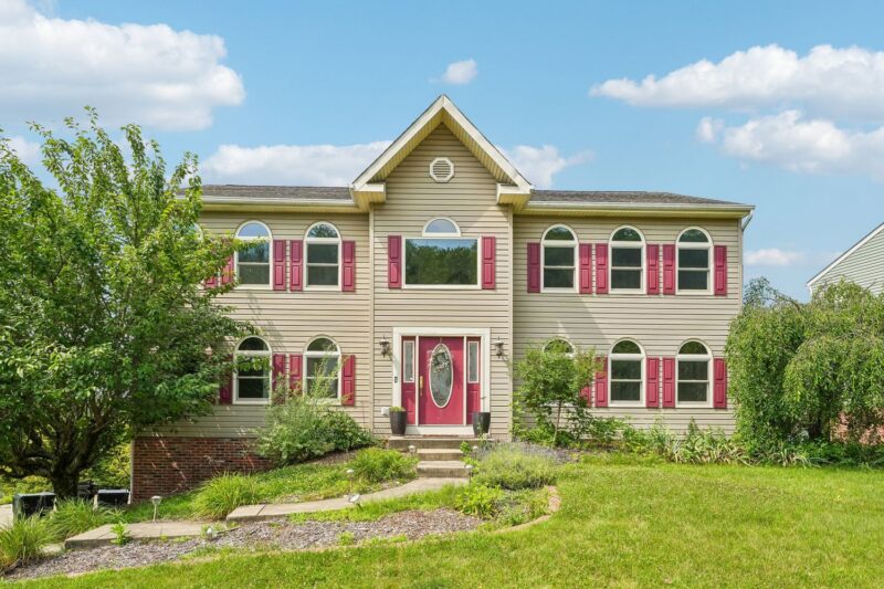 209 Jaclyn Dr — photo 2