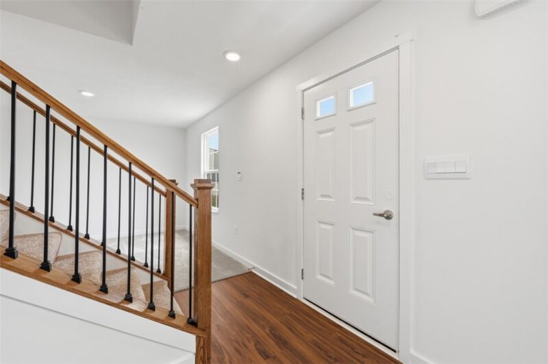 498 Gardenia Drive — photo 3