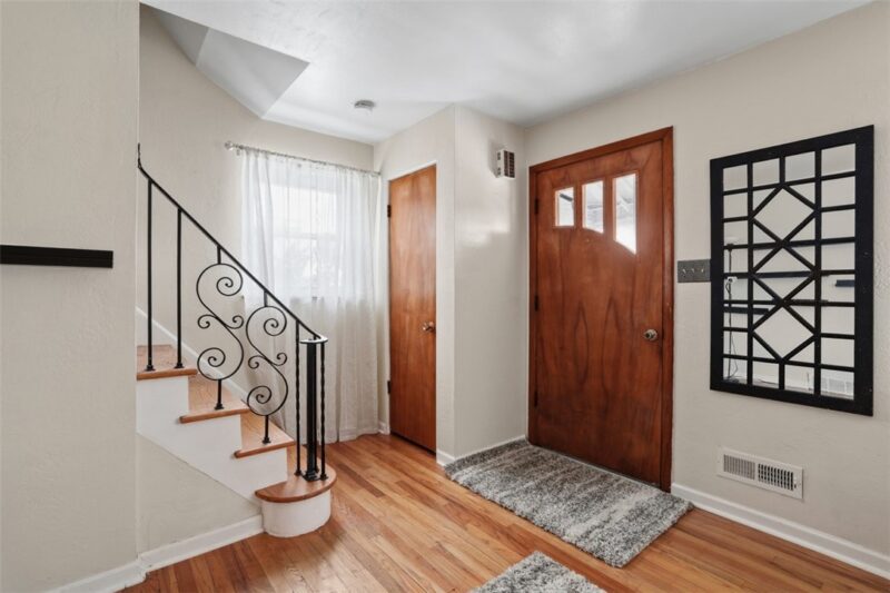 1338 Tyndall Street — photo 2