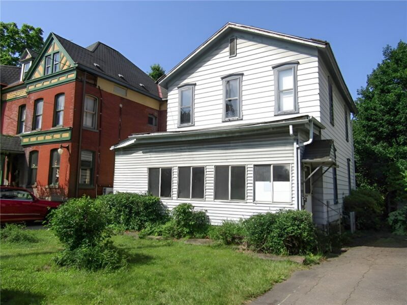 1470 3rd Ave — photo 2