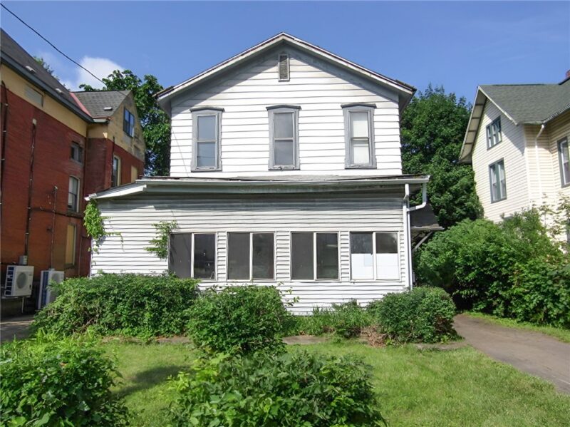 1470 3rd Ave — photo 3
