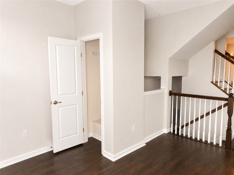 1000 Grey Fox Cir — photo 2