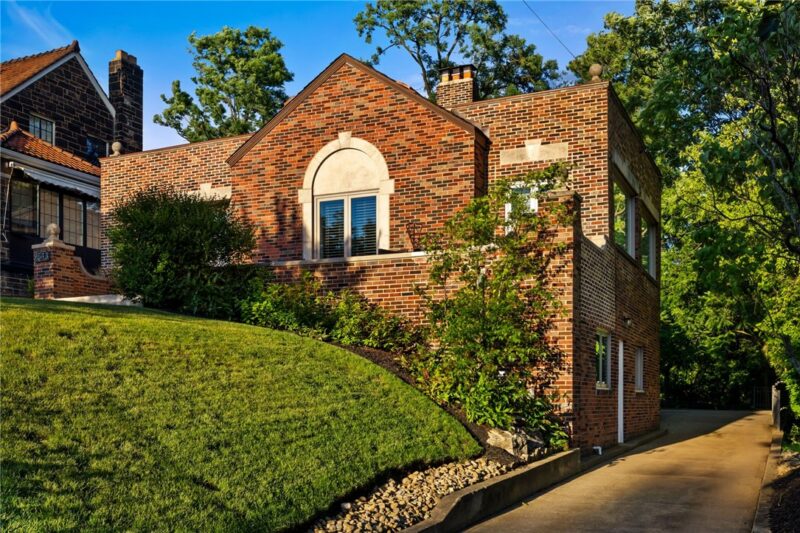 2543 Beechwood Blvd — photo 2