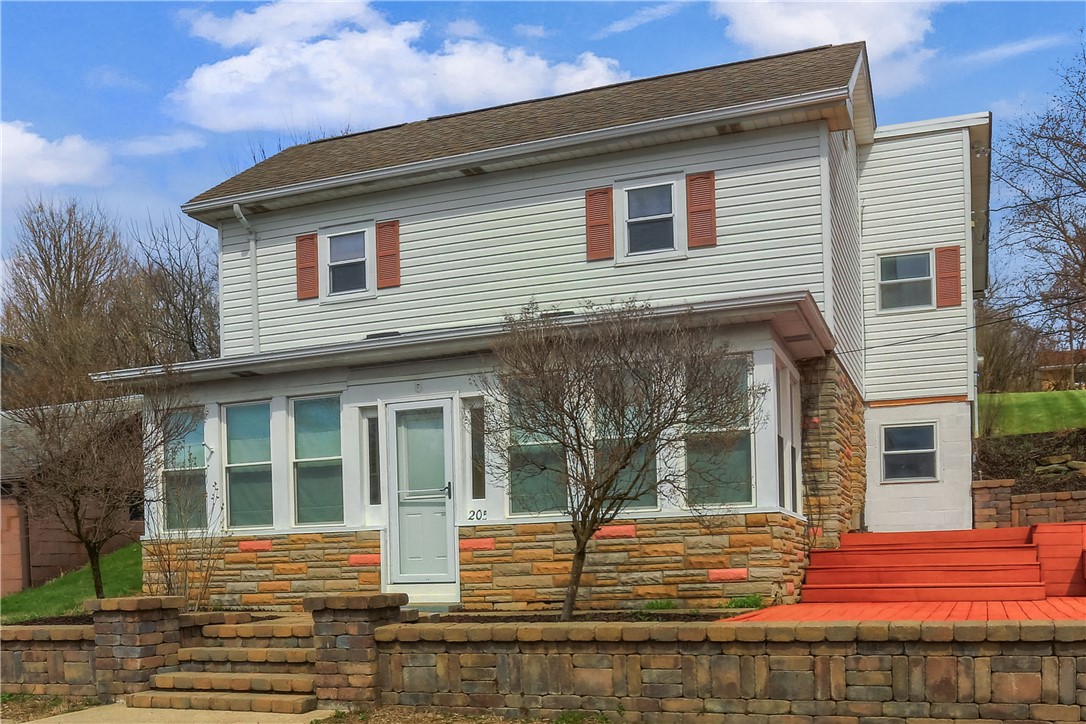 205 Howard Street — photo 1