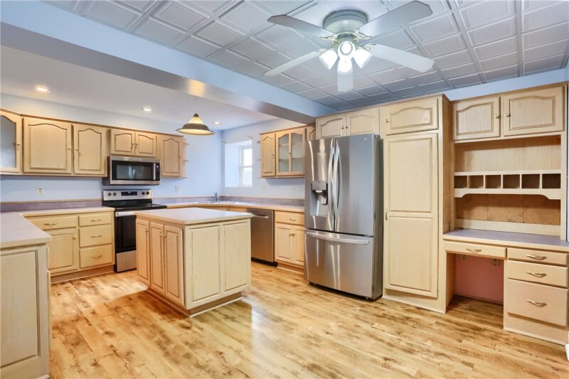 205 Howard Street — photo 2