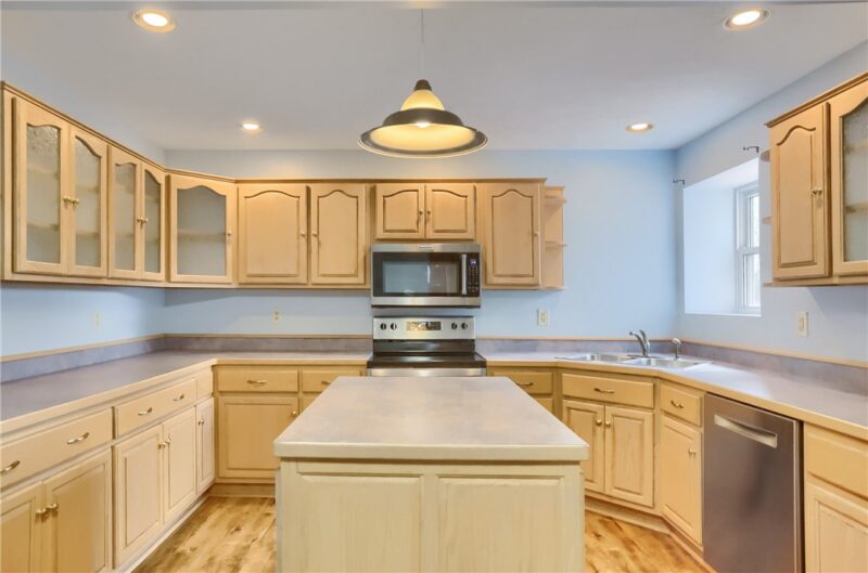 205 Howard Street — photo 4