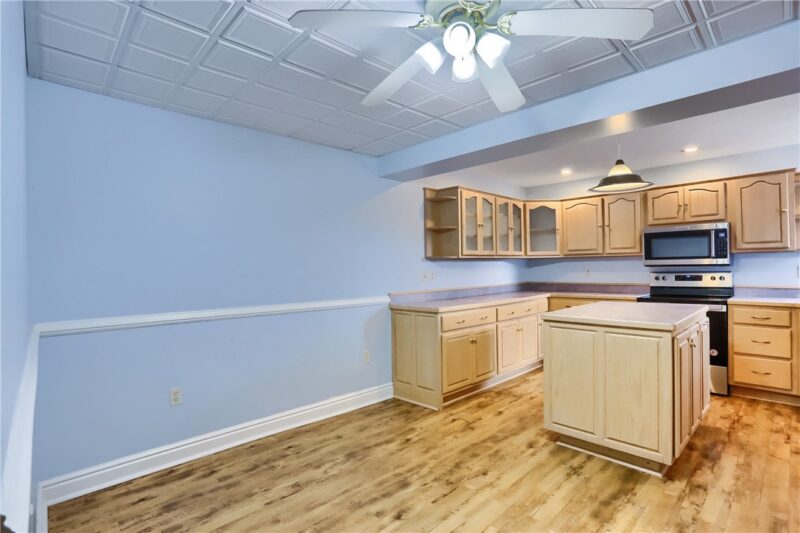 205 Howard Street — photo 5