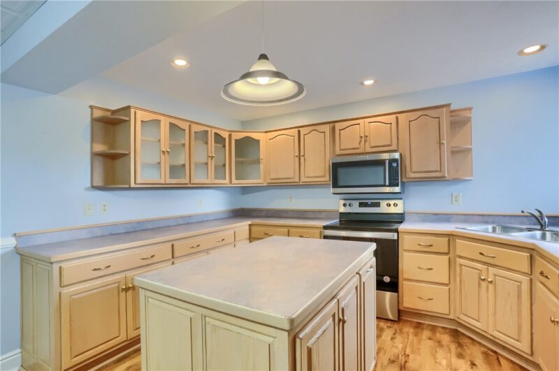 205 Howard Street — photo 7