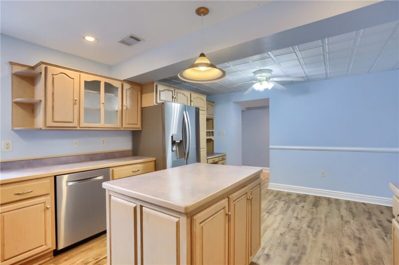 205 Howard Street — photo 8