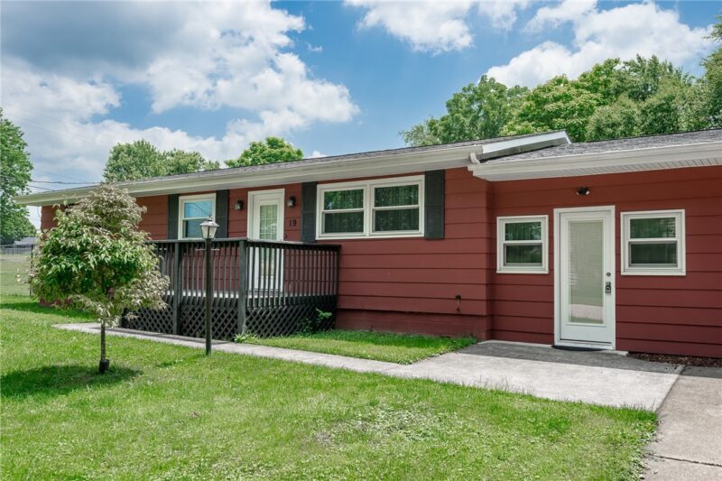 19 Hazel St — photo 2