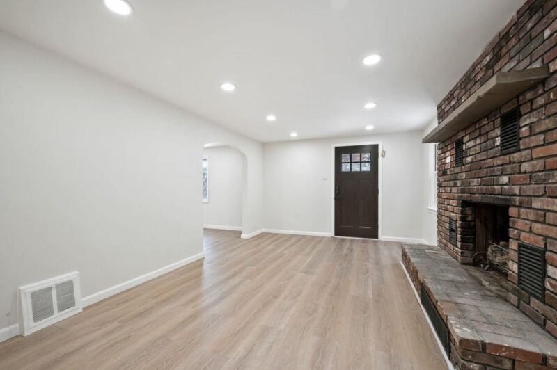 3953 Dowling — photo 5
