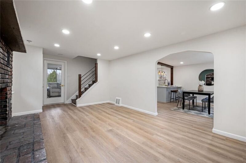3953 Dowling — photo 7