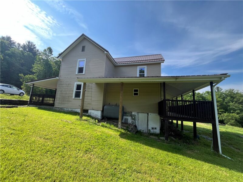 1539 Veterans Street — photo 2