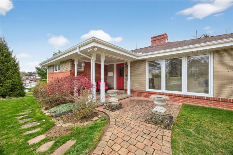 498 Balconade Dr — photo 3