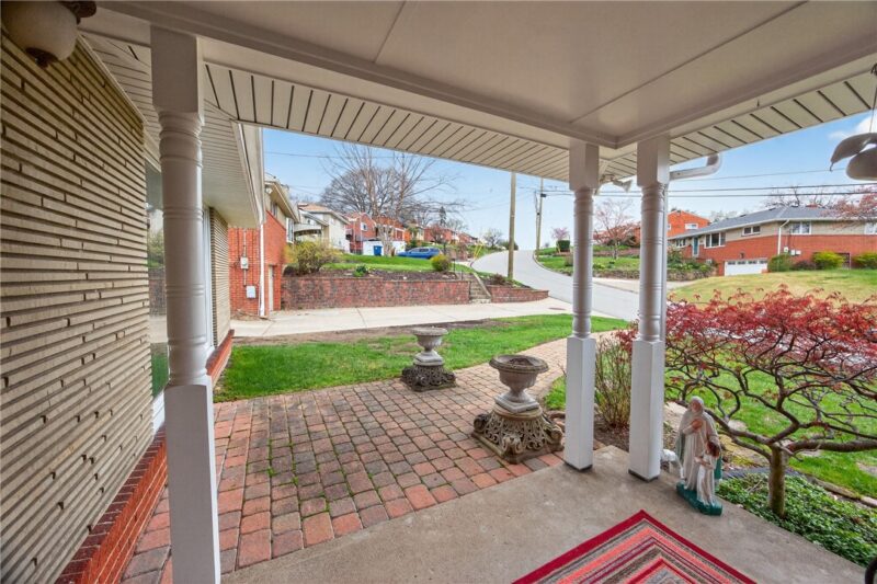 498 Balconade Dr — photo 4