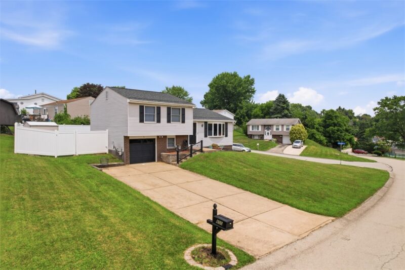 850 Westchester Dr — photo 2