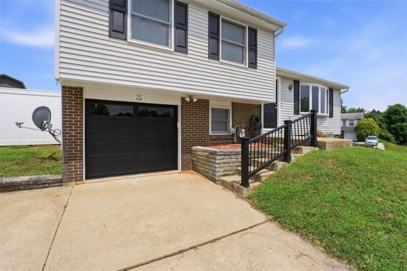 850 Westchester Dr — photo 4