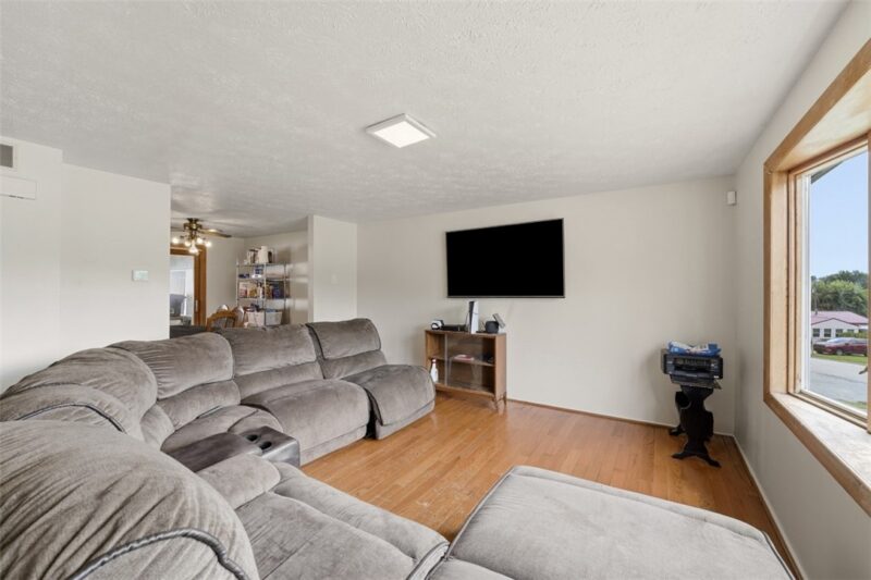 850 Westchester Dr — photo 7