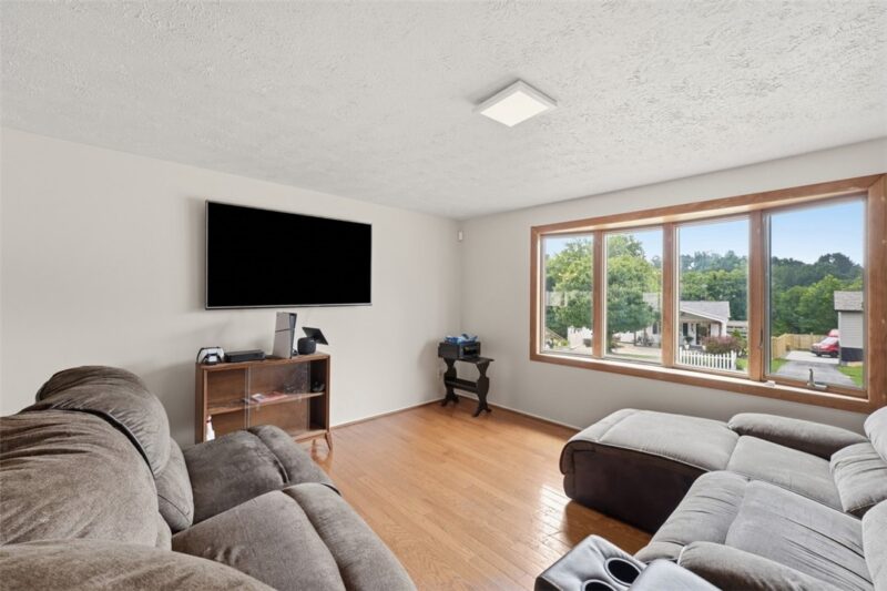 850 Westchester Dr — photo 8