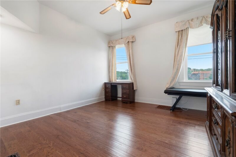 330 Kaercher St — photo 4