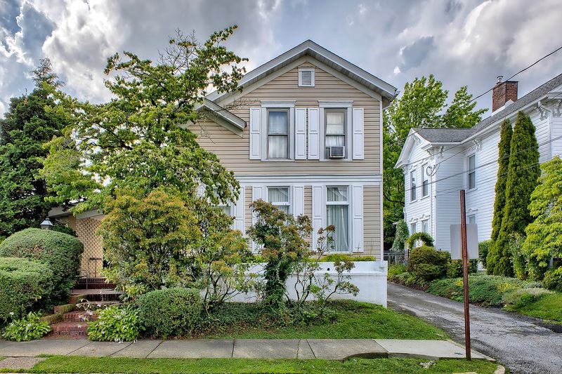200 College Ave