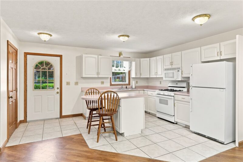 635 Cohasset — photo 2