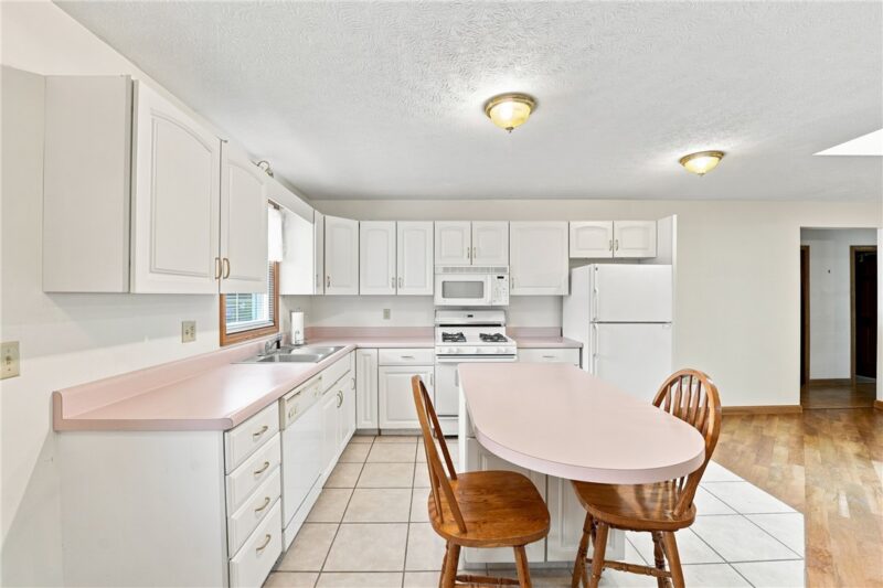 635 Cohasset — photo 4