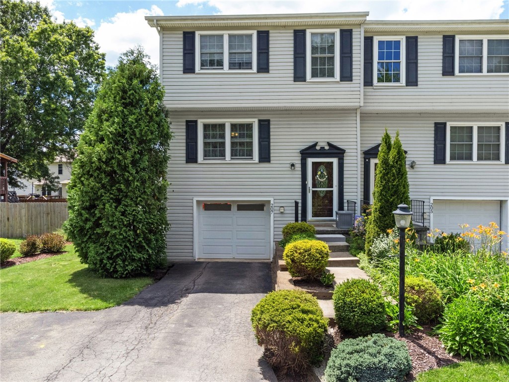207 Opal Drive — photo 1