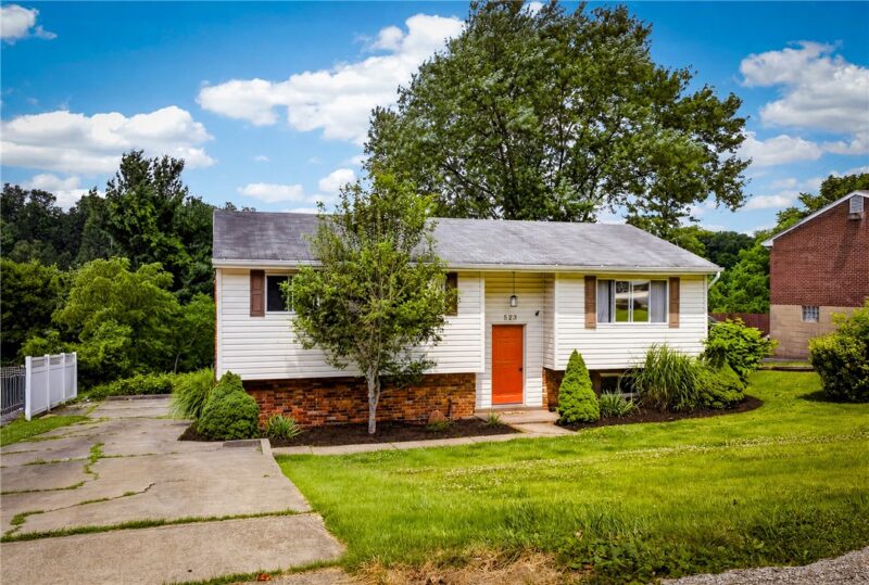 523 Friendship Dr — photo 2
