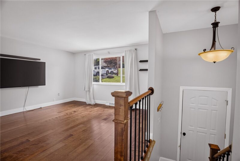 523 Friendship Dr — photo 5