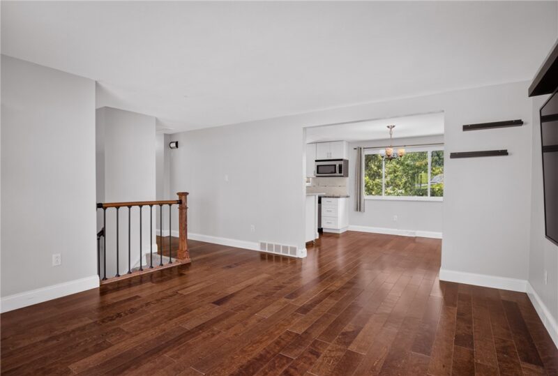 523 Friendship Dr — photo 6
