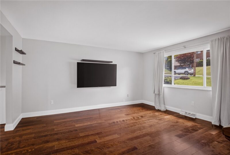 523 Friendship Dr — photo 8
