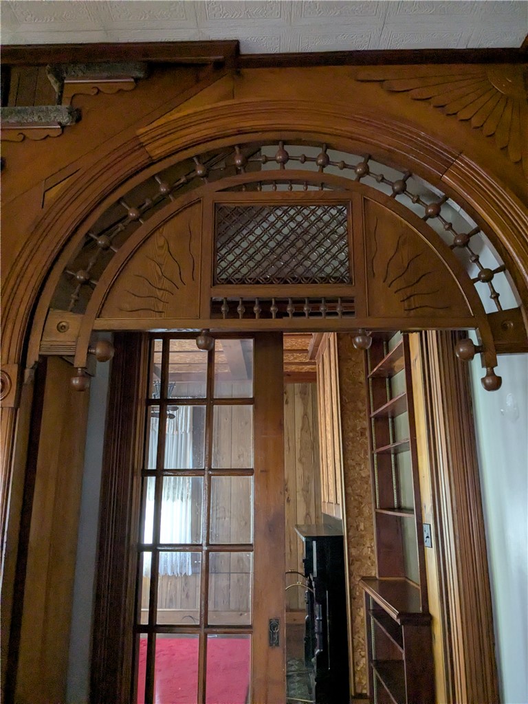 200 S Walnut St — photo 8