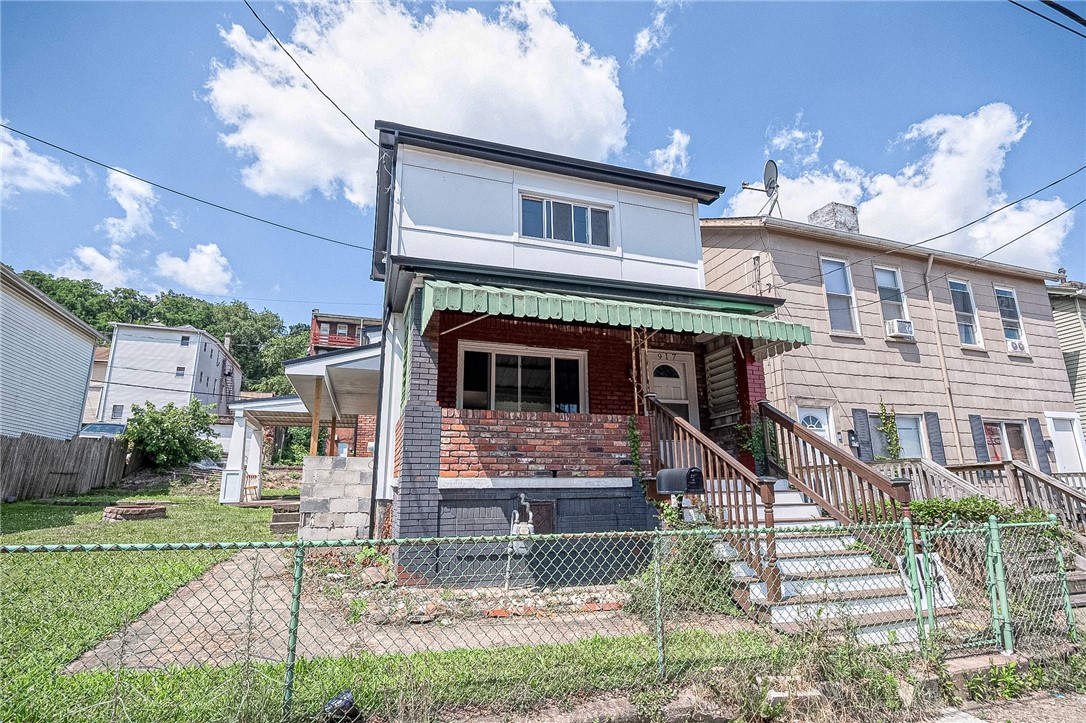 917 Robinson St — photo 1