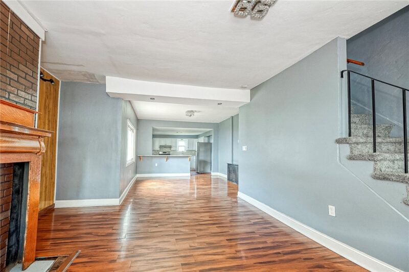 917 Robinson St — photo 3