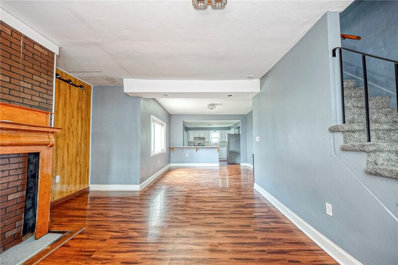 917 Robinson St — photo 4