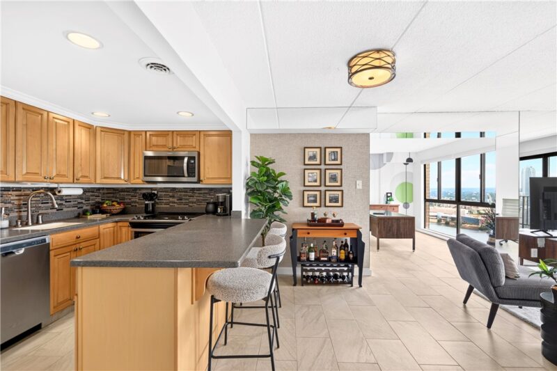 1000 Grandview Ave 904 — photo 2